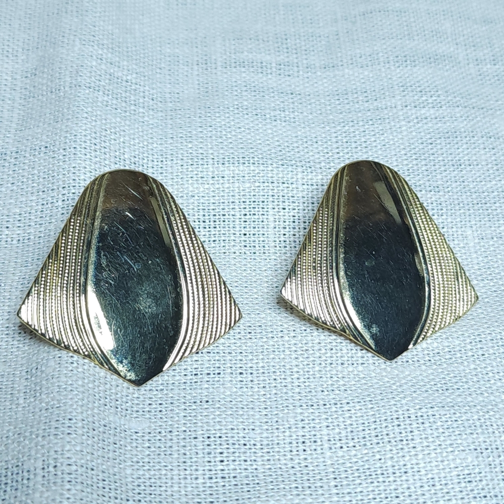 Vintage Modernist Earrings Post Pierced Gold Tone Drop Dangle Brutalist 1"